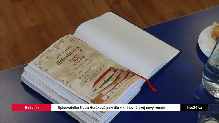 Svou novou knihu pokřtila v naší knihovně spisovatelka Naďa Horáková, která žije v nedalekých Mutěnicích. Historický román Nebeská růže se odehrává v klášteru Rosa Coeli v Dolních Kounicích.