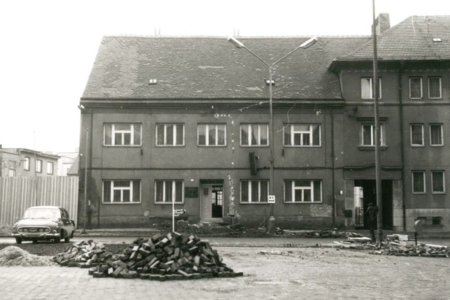 Fotografie historické budovy knihovny